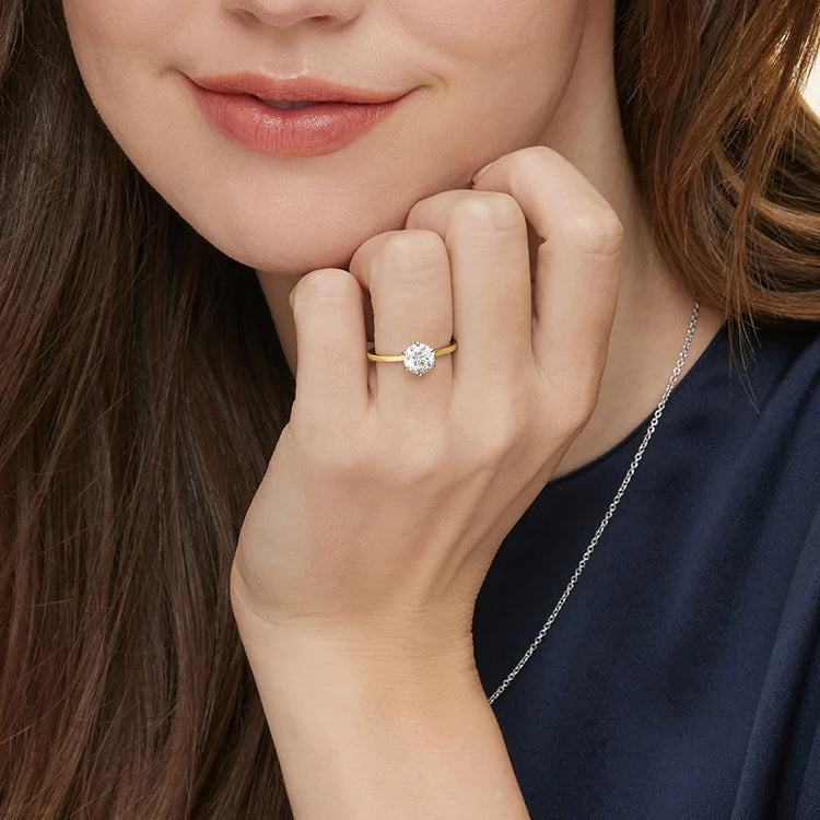 Anillo con diamante de laboratorio de 1 ct en oro 18 Kts