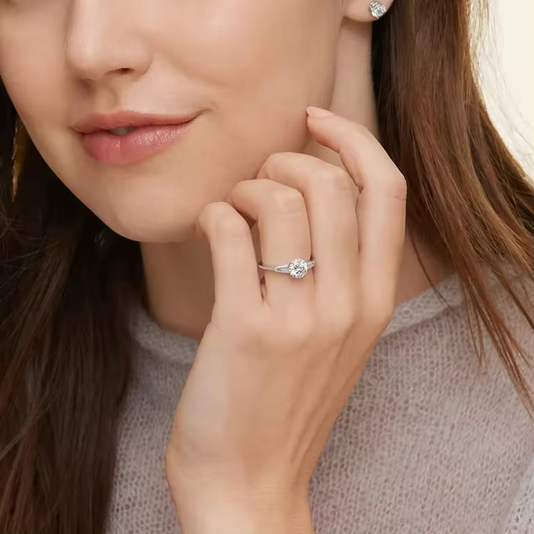 Anillo con diamante de laboratorio de 1 ct en oro 18 Kts