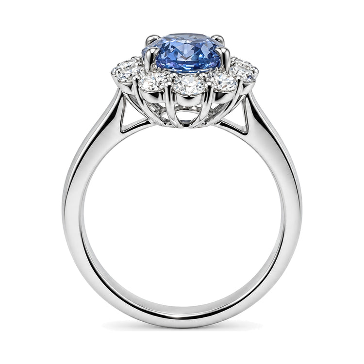 Anillo Tierra con zafiro de laboratorio cornflower y orla de diamantes de laboratorio en oro blanco 18K, vista lateral